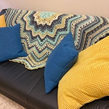 Load image into Gallery viewer, 6-Day Superstar Blanket - Crochet Pattern by Betty McKnit