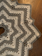 Load image into Gallery viewer, 6-Day Supernova Holiday Tree Skirt