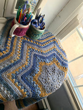 Load image into Gallery viewer, 6-Day Star Blanket - Crochet Pattern by Betty McKnit
